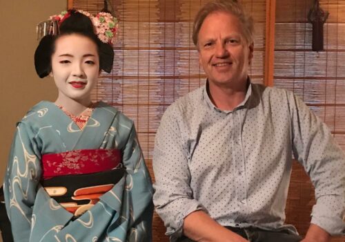 Japan-specialist Hans Met Een Geisha In Kyoto