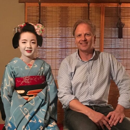 Japan-specialist Hans met een geisha in Kyoto