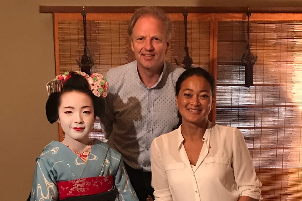 Japan-specialisten met een geisha in Kyoto